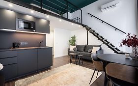 E41 - Trendy Boutique Apartments - Prime Spot By Bqa